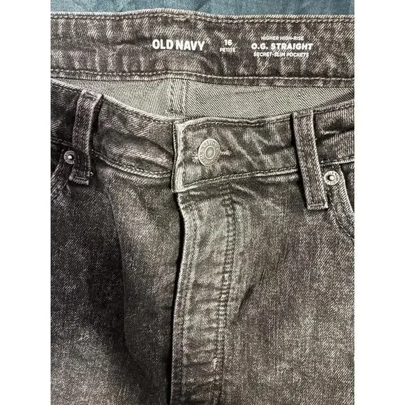 Old Navy Women's Petite High-Waisted Jeans with Secret-Slim Pockets - Picture 3 of 4